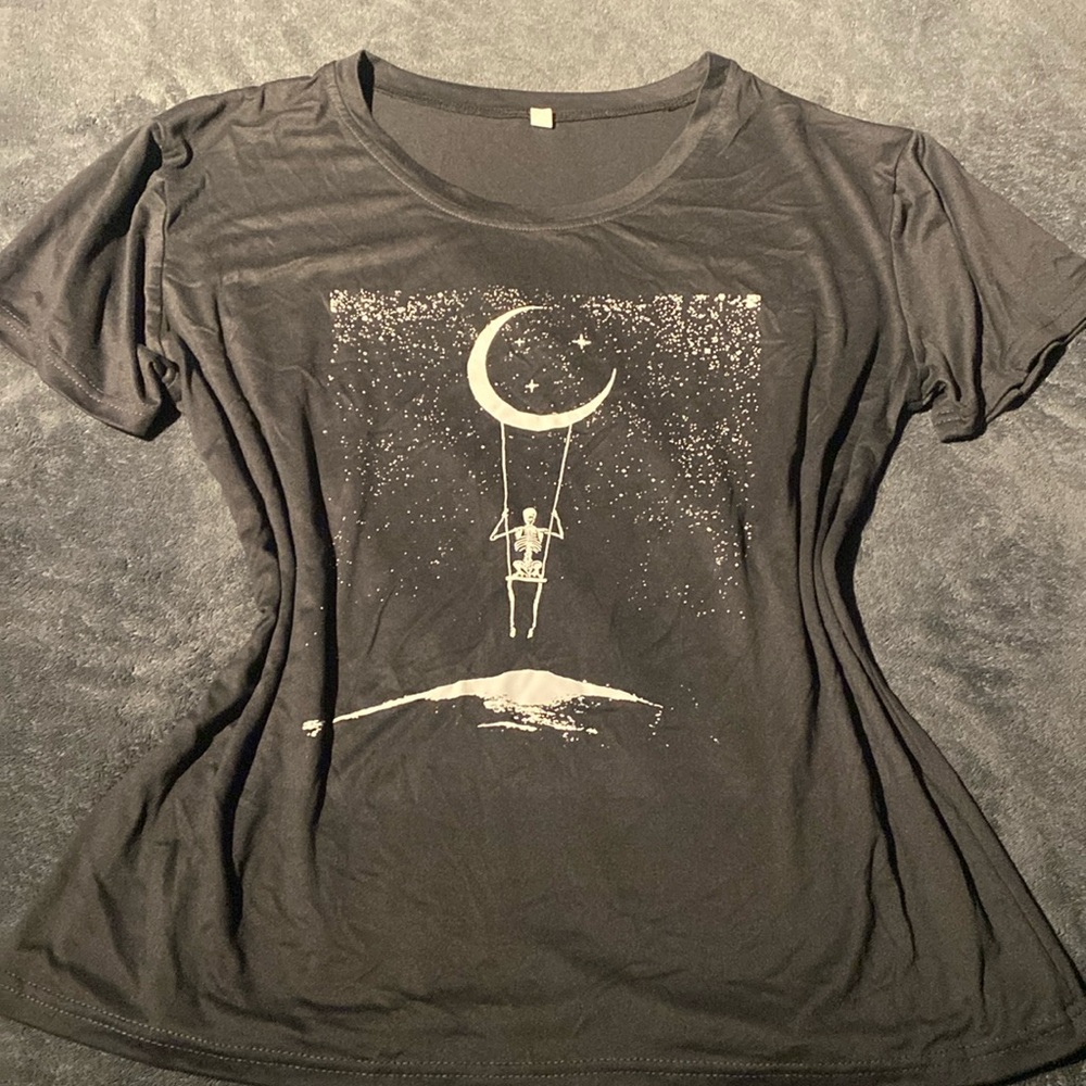 Cute black t shirt with simple design